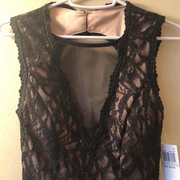 Juniors’ Illusion Lace Bodycon Dress - Picture 2 of 5